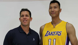 易建联亮相湖人训练营 沃顿用人不看出处