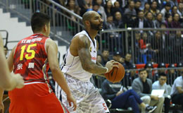 CBA季前赛广东胜八一 布泽尔首秀状态一般砍6分