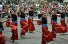 动动广场舞推出 广场舞舞蹈恨透你