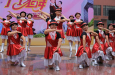 动动广场舞推出 许我来生再爱你舞蹈视频