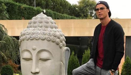 c罗梅西谁厉害 C罗高调作风脚踩佛像遭批