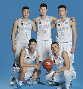 新疆男篮新赛季写真照片 信心满满展望新赛季
