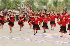 广场舞舞蹈爱是一首歌 广场舞舞曲视频推出