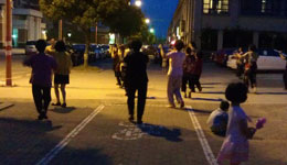 跳广场舞数落熊孩子 遭家人上门群殴