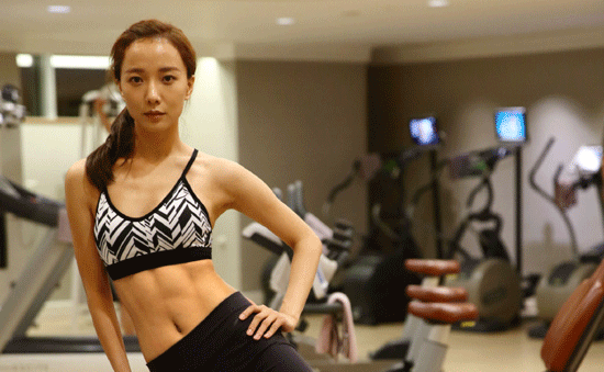 王珞丹微博晒跑步照 短发形象清新靓丽