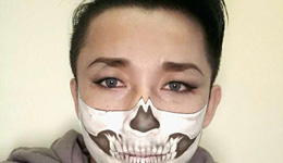 邹市明微博晒吸血鬼装扮 网友觉得挺帅