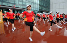 广场舞教学视频 陪着你舞蹈演示