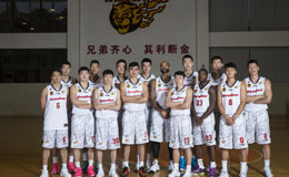 广东男篮官方写真照片 朱芳雨宝刀未老布泽尔喜笑颜开