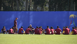 国足昆明集训现高原反应 恒大国脚成里皮翻译