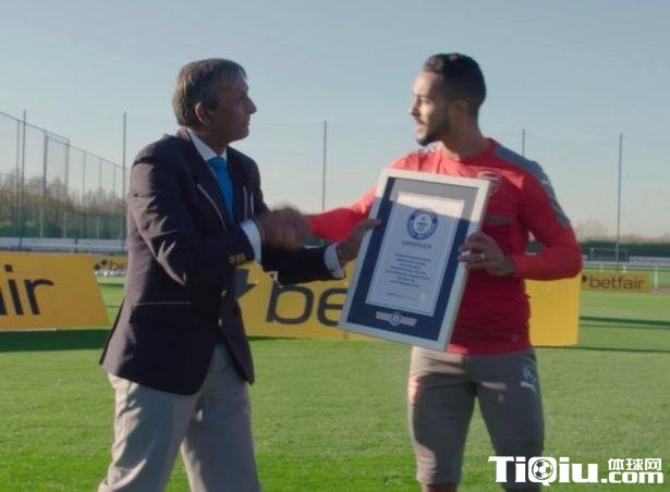 新世界纪录!沃尔科特稳稳接住34米高空落球