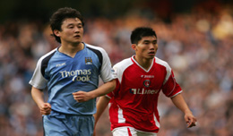 孙继海职业生涯各个时期照片 中国太阳闪耀英超