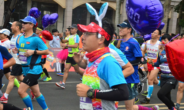 2016儋州马拉松赛启动 边跑儋马边游海南