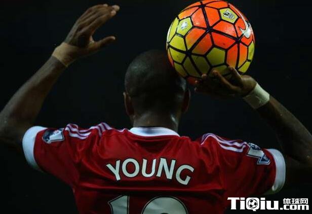 曝曼联飞翼1月或降薪离队 6支英超队发出邀请