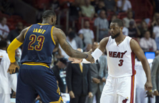 nba最前线巅峰时刻 06年詹姆斯vs韦德比赛集锦