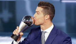 世界足球先生颁奖典礼 C罗力压梅西再次夺魁