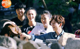 女排姑娘上真人秀 下地干农活不娇气