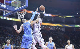 CBA常规赛北京VS广东 男篮队长一言不合隔扣吉喆