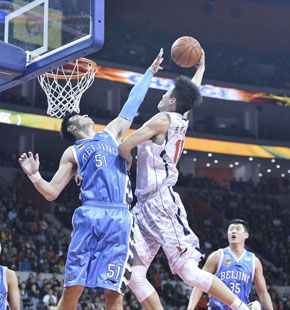 CBA常规赛北京VS广东 男篮队长一言不合隔扣吉喆