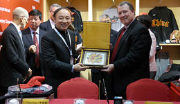 中国棒球队 中国棒球队获得Rawlings的赞助