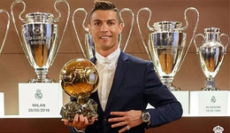 C罗获国际足联金球奖 C罗力压梅西生涯第四次夺魁