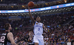 CBA常规赛北京VS辽宁 马布里突破写意上篮