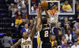 NBA常规赛马刺VS步行者 莱昂纳德无视封盖干拔跳投