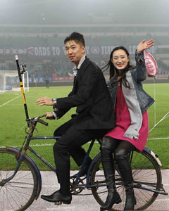 中国足球赛场上 浪漫求婚时刻