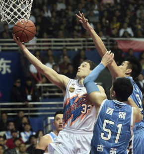 CBA常规赛北京VS上海 弗神无惧双人封盖上篮