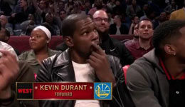 主持人口误杜兰特来自雷霆 KD无语尴尬做胜利手势