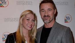 亨得利抛弃19年原配 亨得利女友是谁