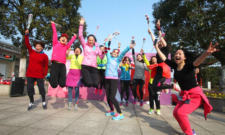 ��Ӣ�����˽����ܻ �볤��Ů��ӭ��Ů��