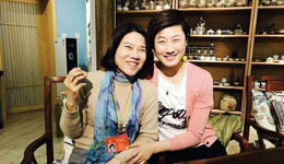 丁宁与董明珠亲密合影 网友称赞二人似母女