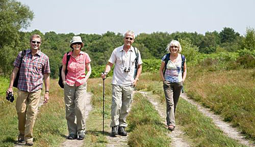 老年人爬山好吗 老人登山的注意事项