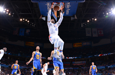 NBA常规赛3月21日勇士VS雷霆 威少助攻顺下吉布森施重扣