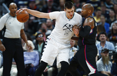 NBA常规赛3月17日快船VS掘金 约基奇转身轻松打板命中