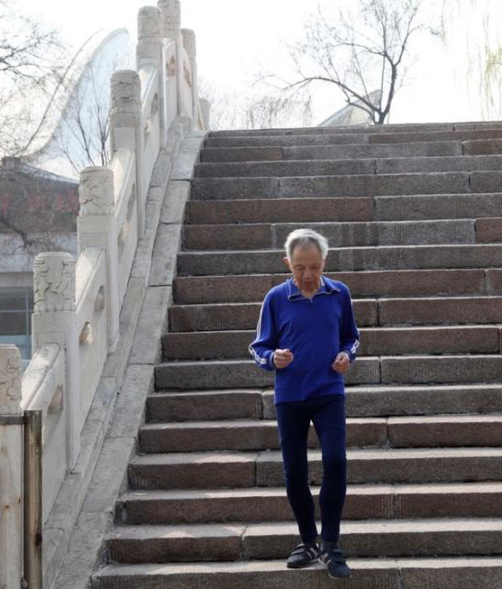 ��Ѯ�Ϻ����������� ���������ɴ��˳���������