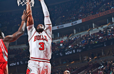 NBA常规赛3月11日火箭VS公牛 韦德持球策马奔腾飞身上篮