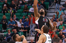 NBA常规赛3月14日快船VS爵士 小乔丹空切暴扣得手