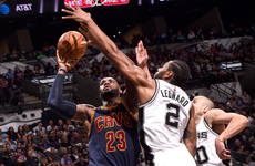 NBA常规赛3月28日骑士VS马刺 詹姆斯篮下打成2+1