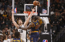 NBA常规赛3月28日骑士VS马刺 詹姆斯强起暴扣打成2+1