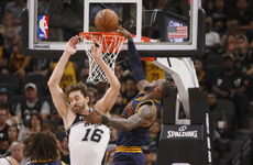 NBA常规赛3月28日骑士VS马刺 詹姆斯无视帕克空接暴扣