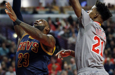 NBA常规赛3月31日骑士VS公牛 詹姆斯空中拉杆上篮得手