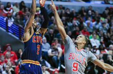 NBA常规赛3月31日骑士VS公牛 欧文左翼三分百步穿杨