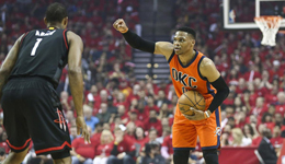 NBA季后赛火箭VS雷霆 威少狂打铁火箭大胜31分