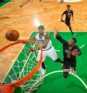 NBA季后赛凯尔特人VS公牛 小刺客无惧老韦德上篮