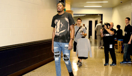 名利场民工杜性情大变 狂喷垃圾话吉祥物都不放过