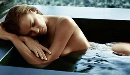 c罗的前女友伊莲娜 超模伊莲娜产后秀身段