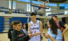 ���������ӳ�����У԰ ��Ů���Ժ�����ɬ����