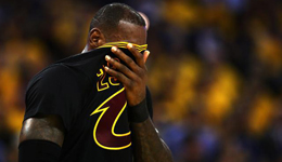 总决赛两战狂输41分 G2詹皇心情差拒绝发布会