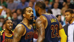 詹皇带刀侍卫表衷心 JR:我就是他的骑士